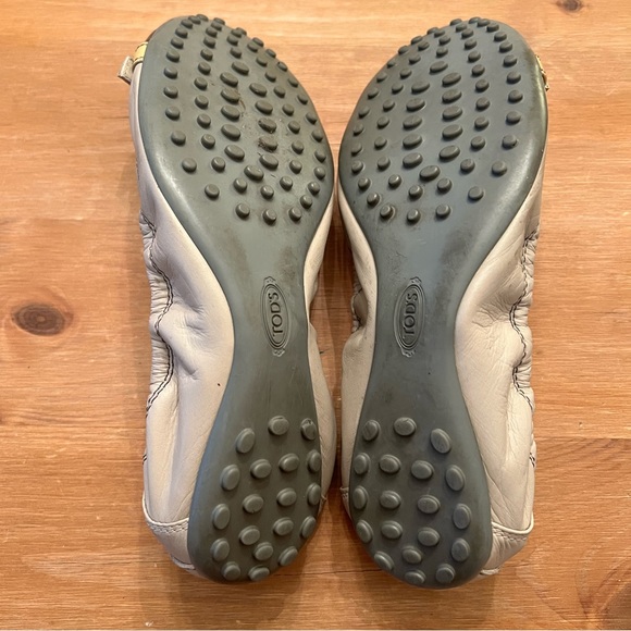 Womens Tod’s Beige/Grey Leather foldable ballet flat black patent cap toe 7 1/2. - Picture 3 of 6